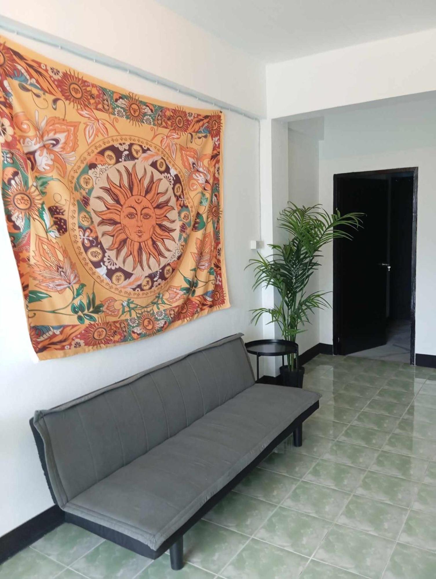 Lita Guesthouse チエンマイ エクステリア 写真