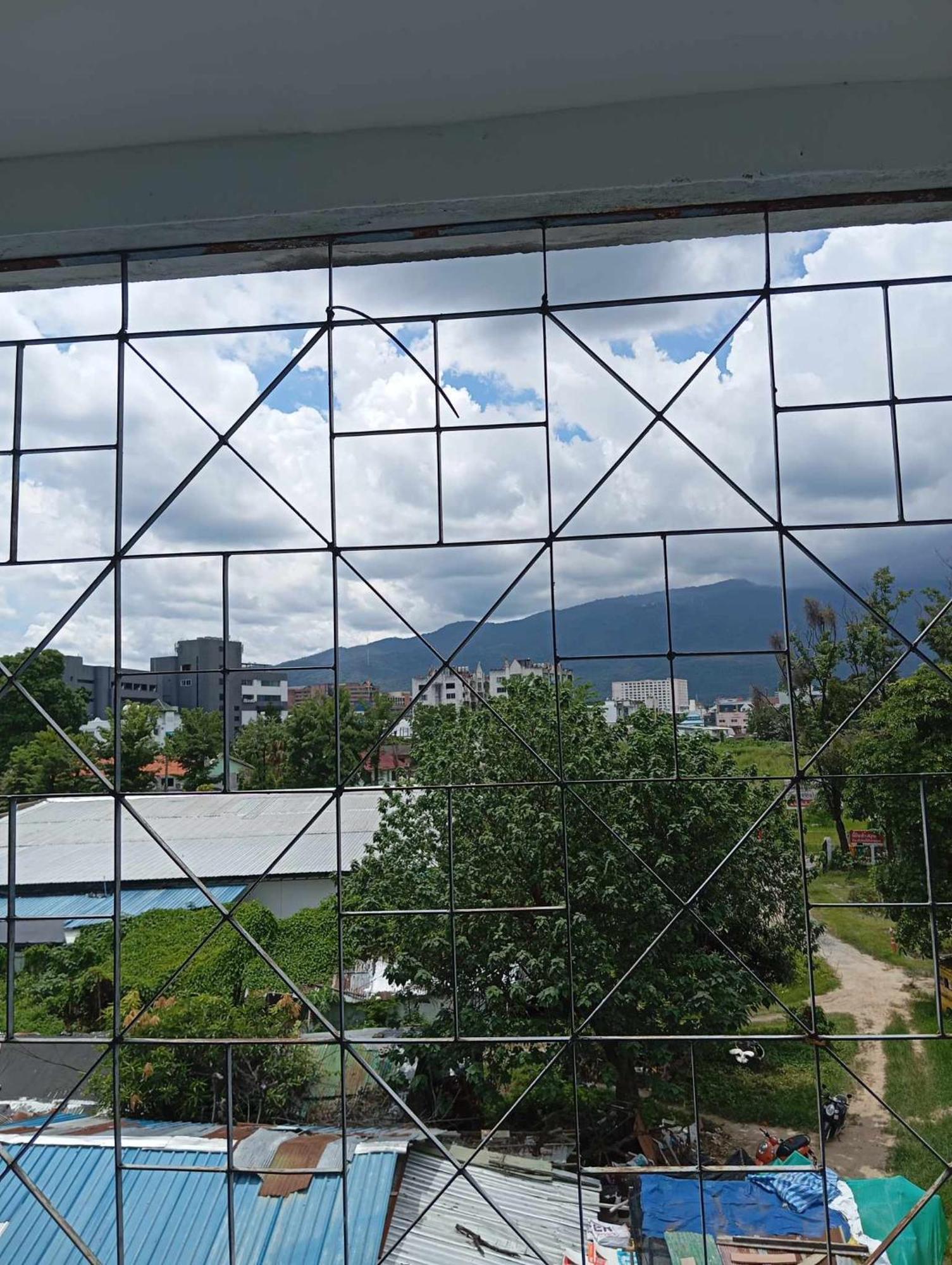Lita Guesthouse チエンマイ エクステリア 写真
